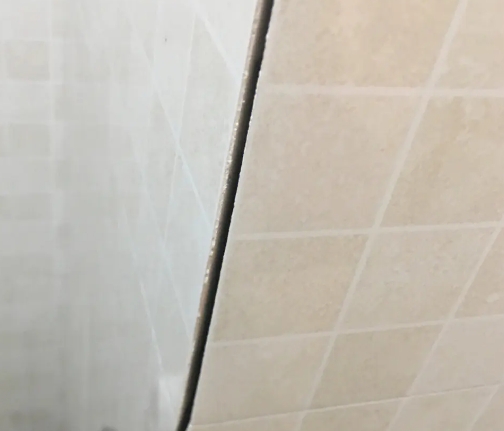 谯城瓷砖空鼓维修公司分享阳台瓷砖脱落的修复过程可以分为以下几个步骤