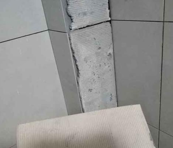 谯城瓷砖空鼓维修公司分享下厨房瓷砖脱落的补救措施。
